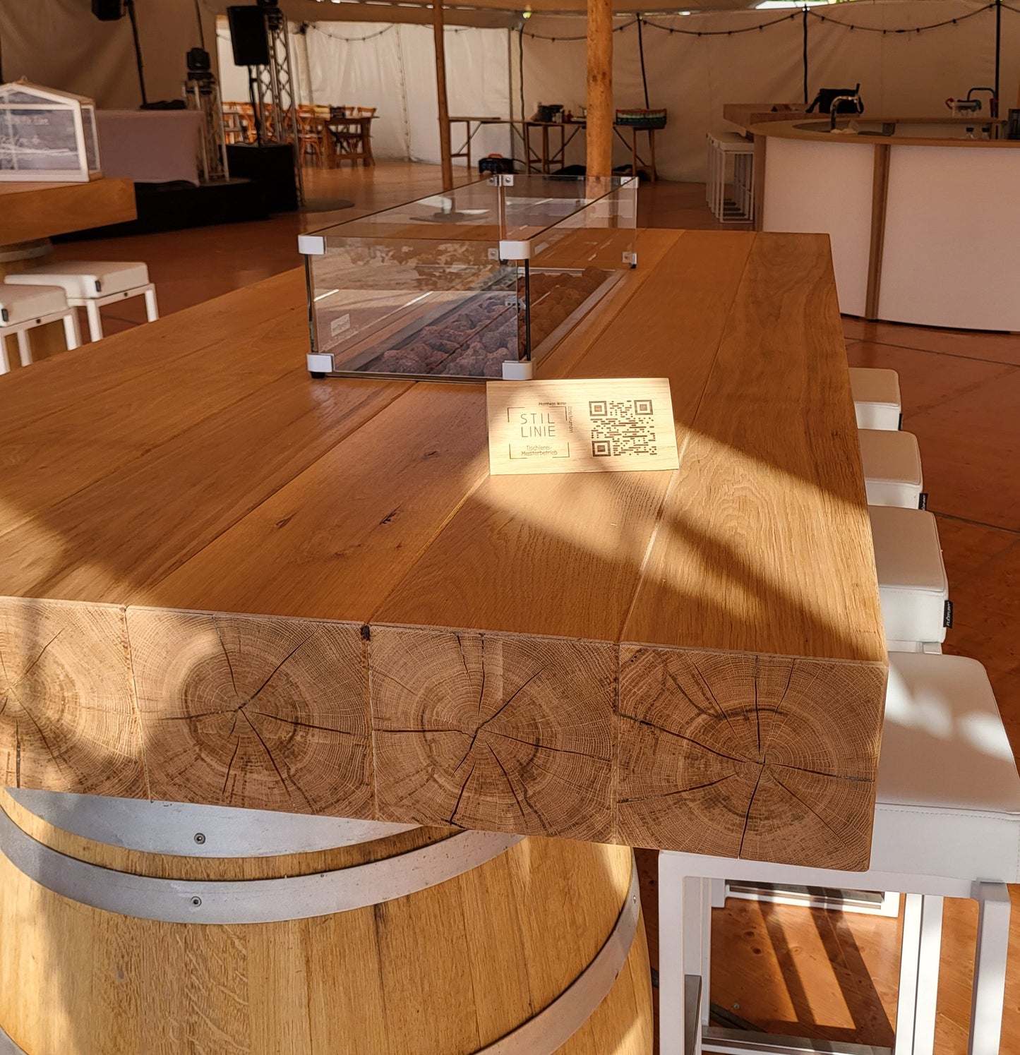 Eventtische aus massiver Eiche mit integriertem Gasfeuer