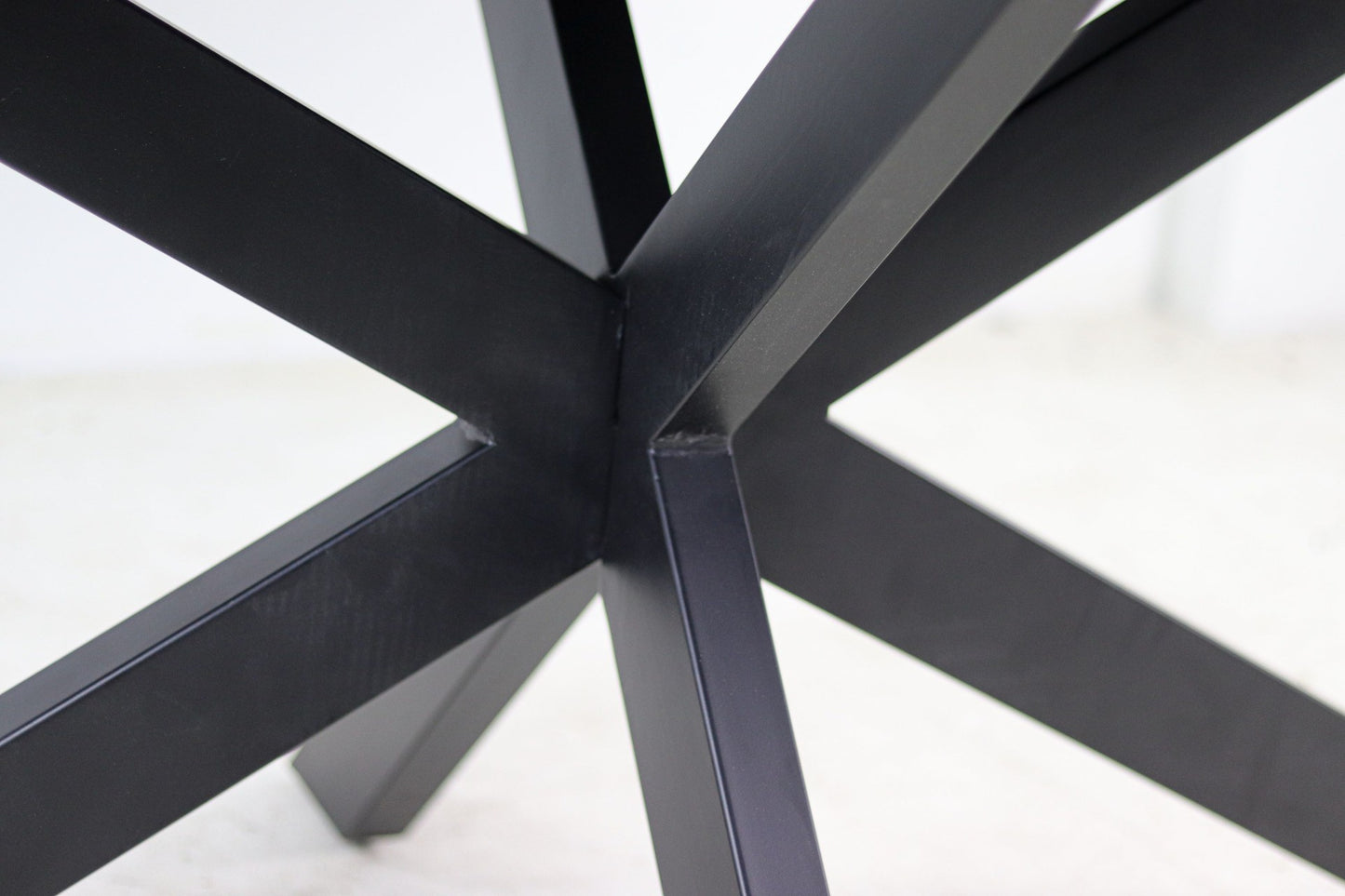 HSM Collection-Ovale Esstisch Melbourne-200x100x76-Schwarz-Mango/Metall