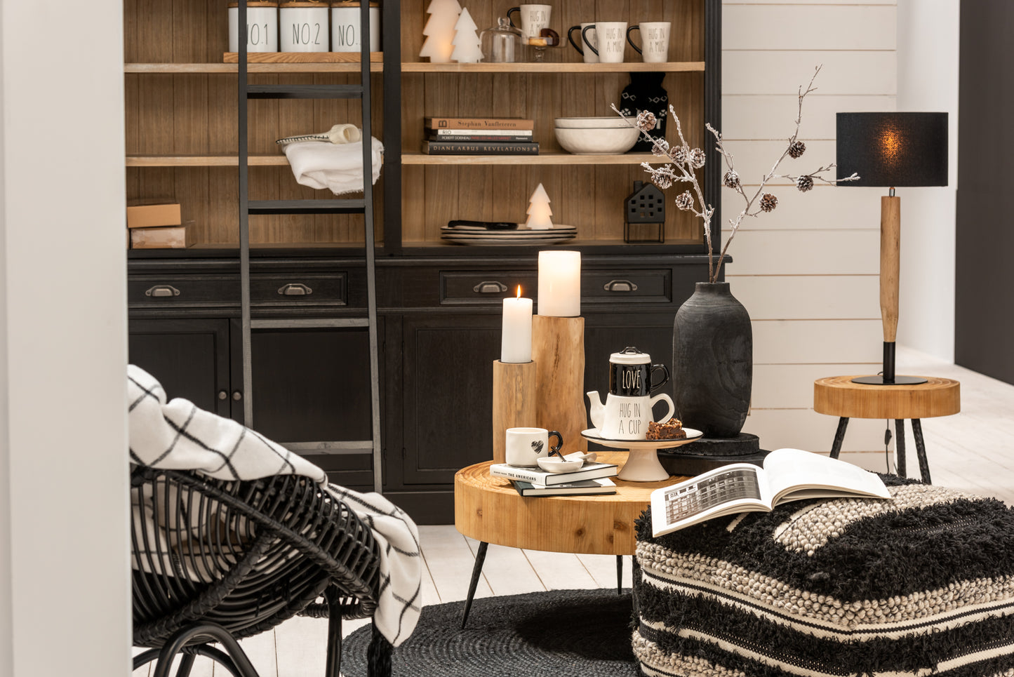 Bücherschrank mit Leiter Holz / schwarz/ natur